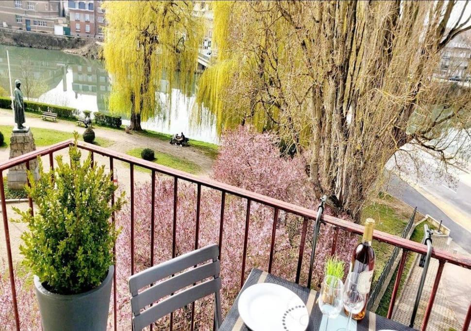 T1 Cocooning A L'Hotel De Ville Шарлевіль-Мезьєр Екстер'єр фото